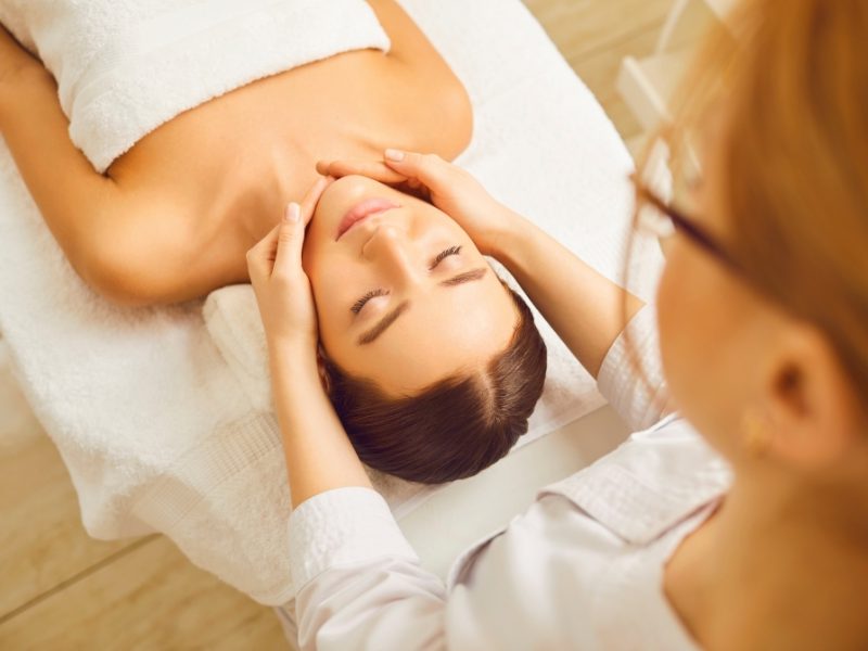 Massage cổ vai gáy có tác dụng gì?